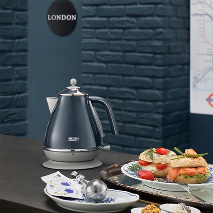 Delonghi KBOC2001.BL 1.7L Icona Capitals London Blue Kettle | ESH