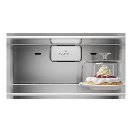 Electrolux EQE5700C-B MultiChill compartment